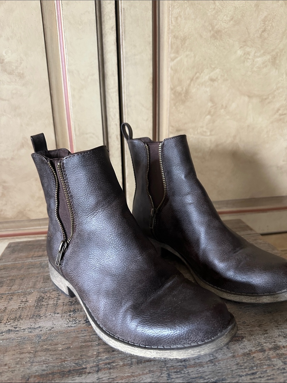 Rocket Dog Brown Leather Chelsea Boots with Side Zip size 8